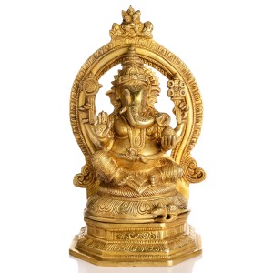 Ganesha Statue sitzend mit Aureole Vorderansicht